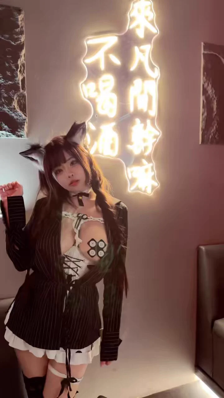 走的杏愛道路上也不短，才發現自己喜歡當S啊….喜歡#我故意不選哪個字的🤣#澀的我只能訂閱fo了自介有連🔗 https://t.co/IiZ18gbJ9F… https://t.co/CFHcdlJpo5