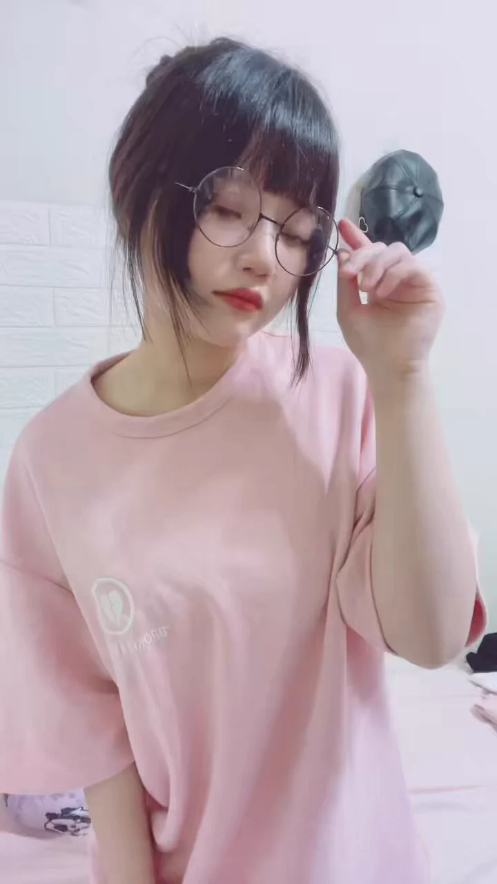 大家萬聖節快樂🎃今年就扮演晚上的壞壞女友你們說好不好呀～～#萬聖節 #女友 #扮演 #恐怖 #女鬼 https://t.co/tbKZMowtfw