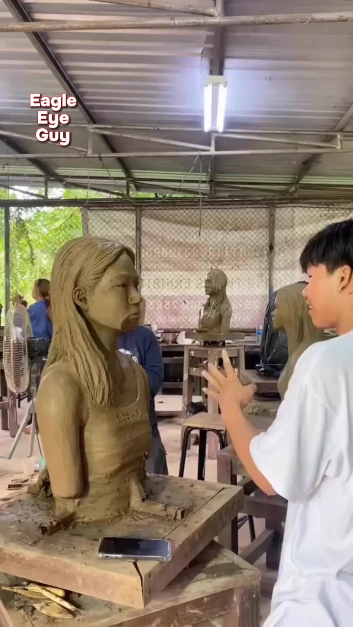 A unique form of stress relief in Thailand.https://t.co/ZOgULLgp3v