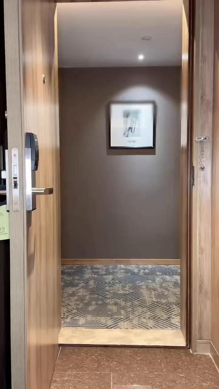 风衣的内搭只配油亮连体丝袜❤️被人视奸也习以为常🔞前锁后塞也仅是标配🔞努力做个表里如一的肉便器🈲#黑丝 #贞操锁 #人妖母狗 #肉便器 https://t.co/F4WrzeDYeH
