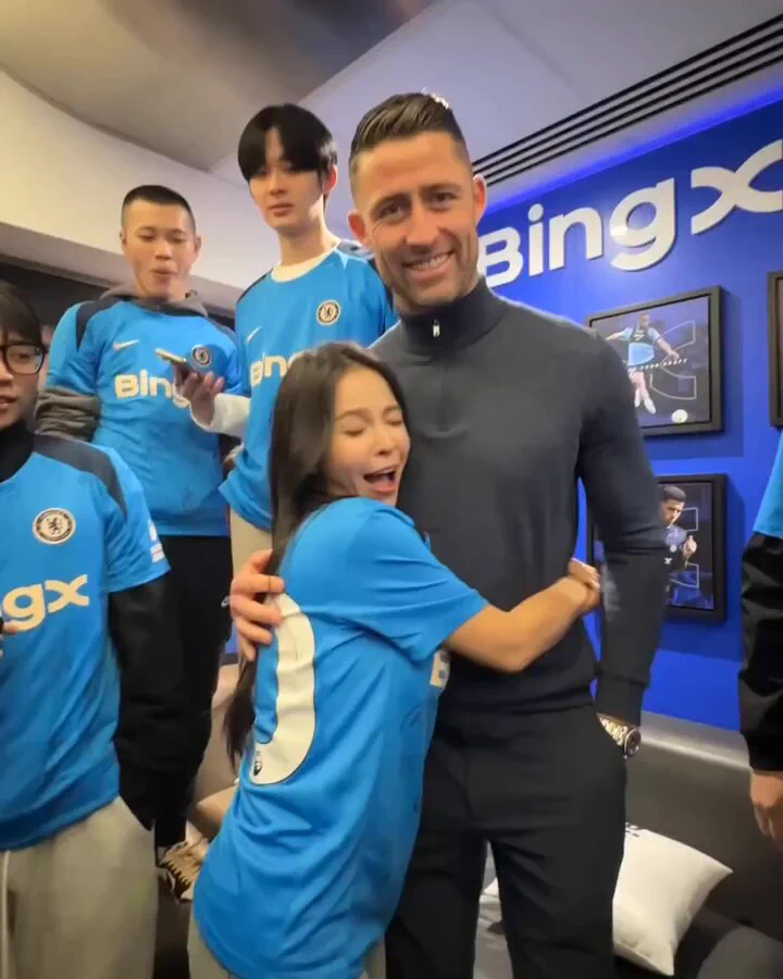 飛了近一萬公里
來英國給 @chelseafc 加油🥳
現場的氛圍感實在太好了

#garycahill #fc#chelseafc #🇬🇧 https://t.co/GwZpoUpGr4