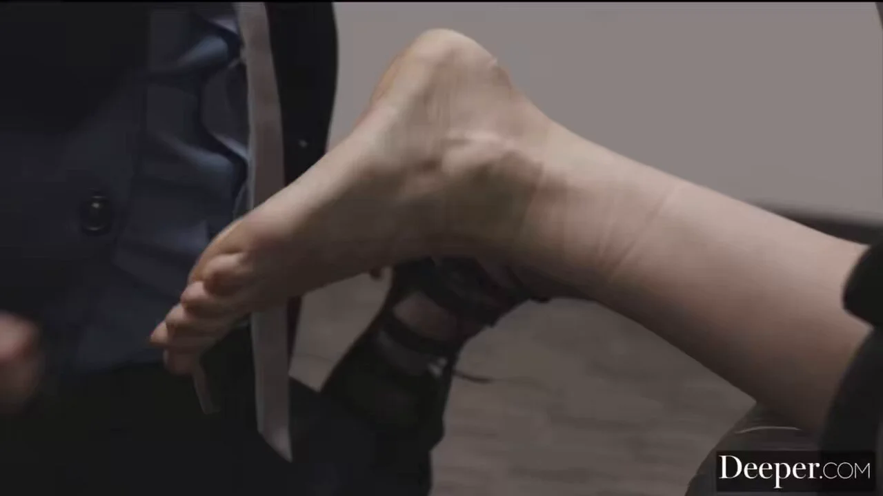 #女性向第一次看的时候觉得也太暴力了吧🫢现在再看 太爽了 老天爷！！(真香打脸🥵看似学生一步一步的诱惑自己的老师其实是捕猎者一步一步看着猎物跳进自己的陷阱一把子抓过来就是猛do啊！！掐脖子do！我勒个西装暴徒啊，表面正经导师，内里早就看穿你的伎俩，想爆操你！so hot ❤️‍🔥❤️‍🔥❤️‍🔥❤️‍🔥❤️‍🔥❤️‍🔥 https://t.co/oiV0wXsdQP