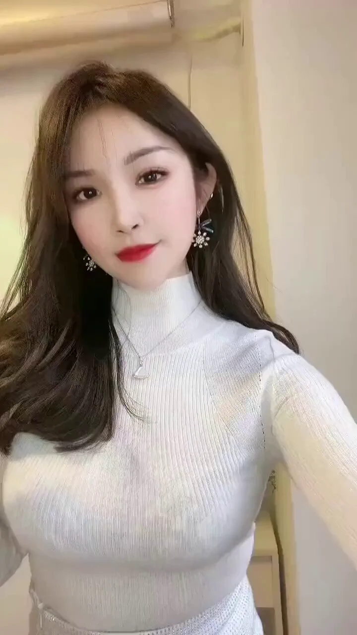 肉肉的阿姨 大灯很是亮眼😍 https://t.co/hNUwpnRMTb