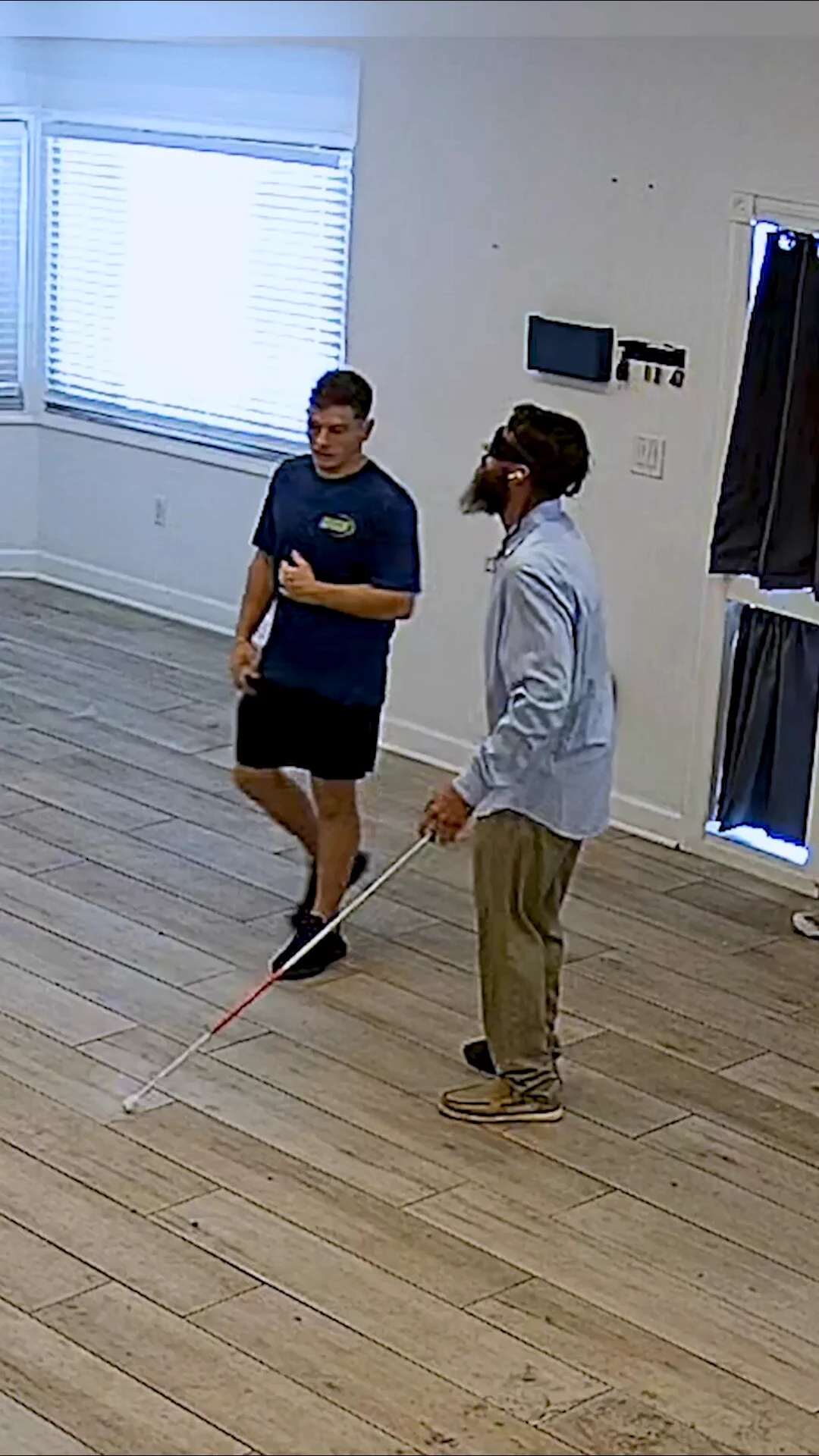 Blind Guy Hires Movers, But House is Empty https://t.co/oJP3LRCzH0