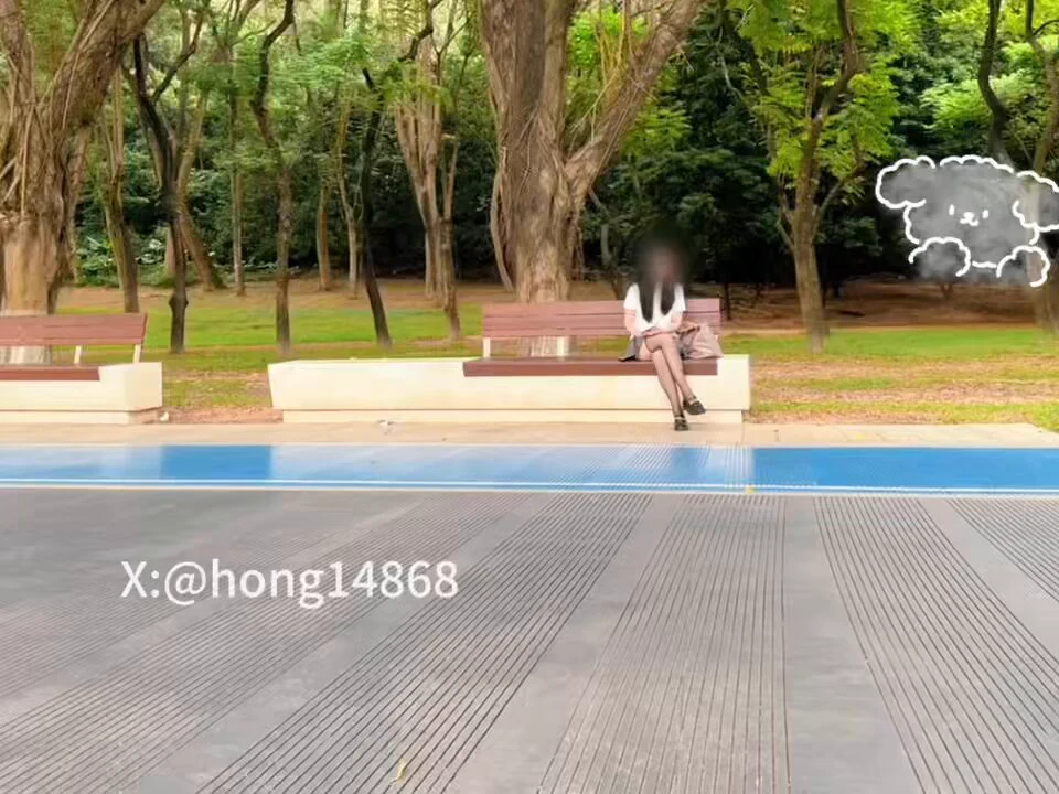 突然对路过的小哥张开腿，小哥惊呆了，一路回头盯着，要是没人的地方指定要被QJ，更多完整视频入门看哦（详见主页简介），都来支持下哦@ToBulma @ToBulaer @KawasawaSen @BulmaList https://t.co/sQu0HpkbkF