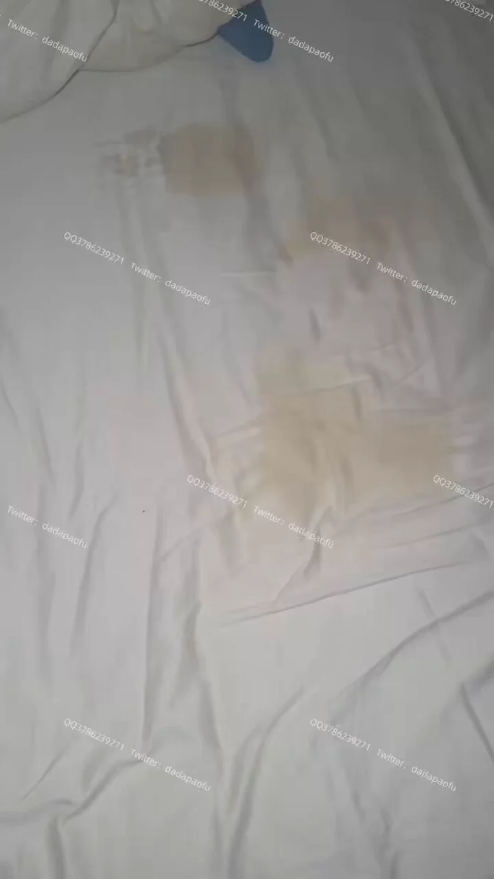 早(๑•̀ㅁ•́ฅ✧《服了刚换的被套 又喷湿了》话说好想知道女生喷潮怎么才可以控制……我嘞个豆我每次都无法控制 所以每次场面一度失控 昨天太累了就这样在湿哒哒的床单上睡死过去了💦💦（今天早上七点睡觉之前的手冲拍摄现场 当时太累了直接晕过去了没来得及发） https://t.co/QhsprzpJ3Q