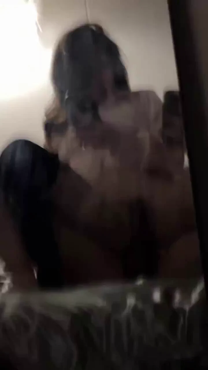 一开始她觉得很羞耻，不断加快的抽插让小母狗表情越加淫荡，直到拿起手机和我一起记录大鸡巴干比 @fulishe_@zhenaishe_@TZZ_guochan https://t.co/iVT3mW7HM3