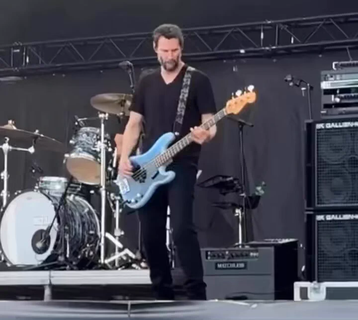 Keanu Reeves performing “Just Like Heaven” with his band Dogstar (2024)

 https://t.co/pfb9TyXnge