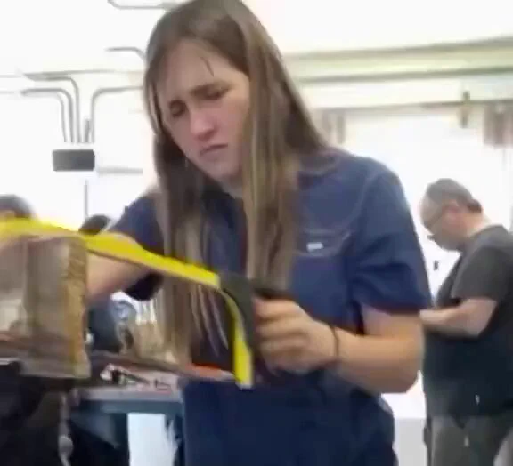 who's gonna tell her https://t.co/yhpQc3ovGJ