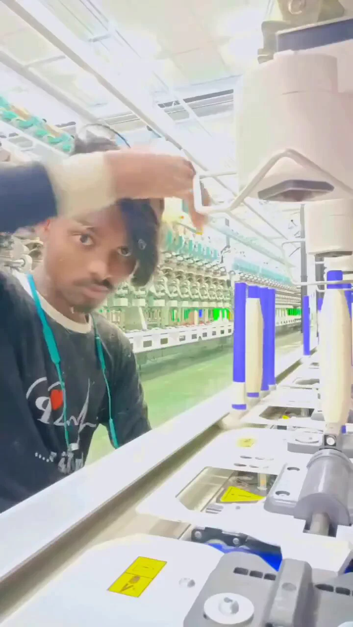 benerin rambut mulu kagak kerja kamu ya bang https://t.co/4gYlu3WgKz