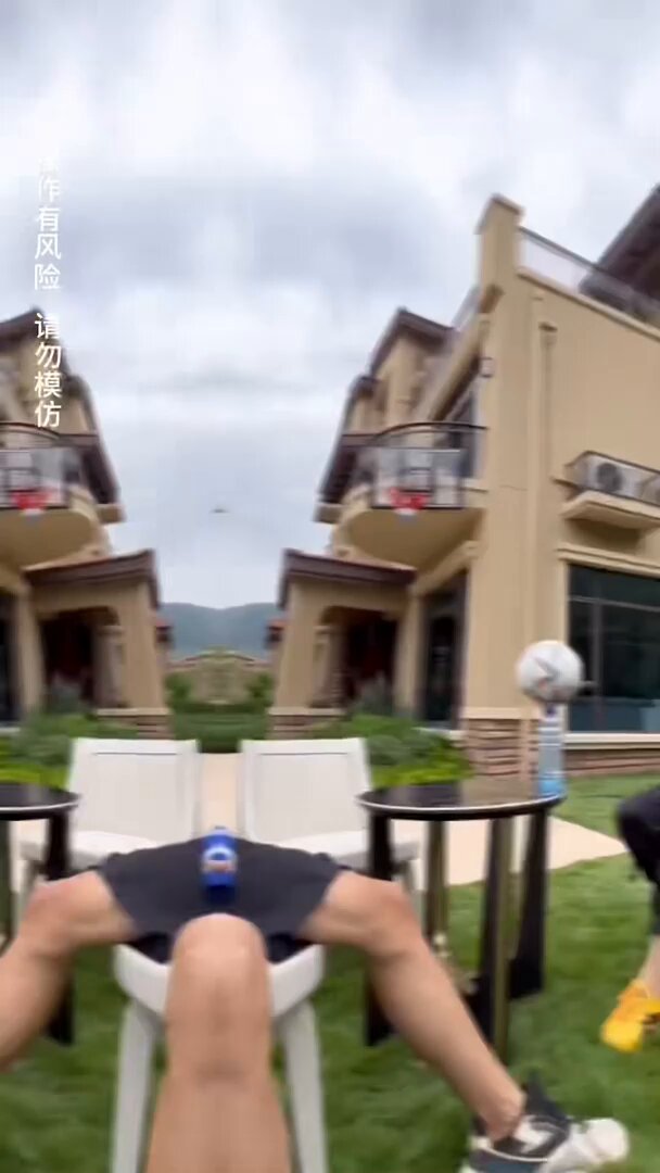 你们说，小姐姐这脚法行吗🥰 https://t.co/8F93NI6yFJ