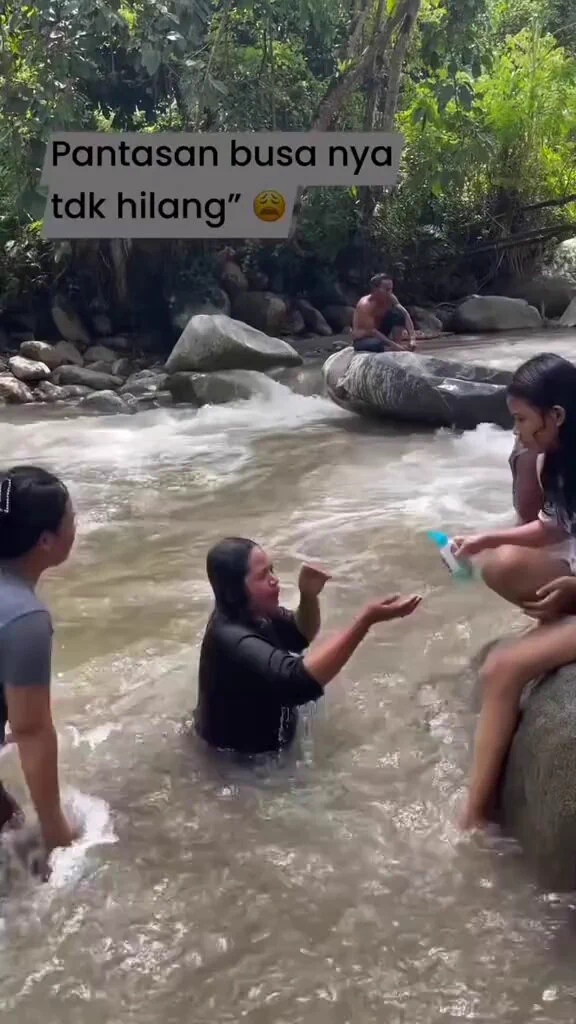 Yang nuangin shampo watados bgt lagi 😂 https://t.co/DZbPYuLnLC