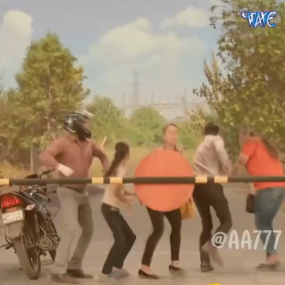 padahal kalau lagi bawa motor, palangnya bisa diterobos. kalau jalan kaki gak bisa 😭 https://t.co/VpX4wkovBV