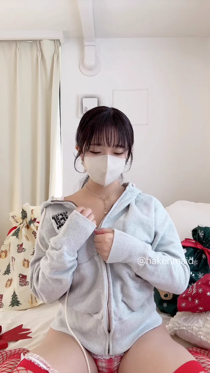 いつもスズの応援ありがとうだよ🫶クリスマスだしってことで"全員" にエ◯画像プレゼントします🎁さすがにやりすぎ？でももう捨てるもの何もないので、発表することにしました😇✌️フォロー🙋‍♀️いいね🤍リツイート♻️してもらえたら、無料ダウンロード用のクーポン届くよ❣️スズの裏の顔をDMで公開しちゃいます#MerryChristmas