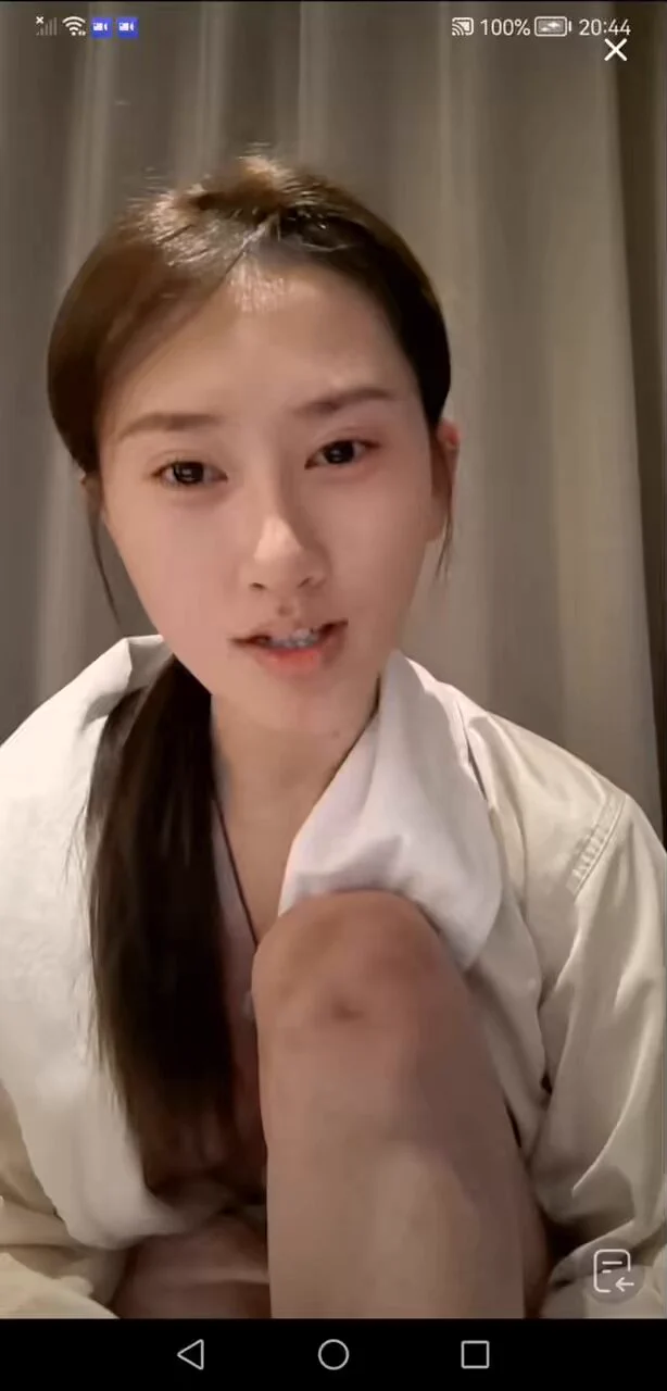小骚货 整个极品奶子圈露出来 大喊草完了 https://t.co/GdHLFCWNih