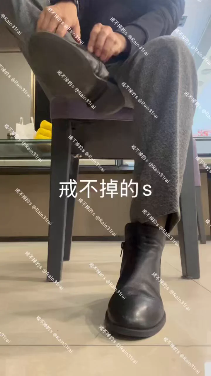 #专柜收丝 别问有没有货，问就有长短丝都有货，天冷了连裤袜目前都是裤里丝穿完的，短丝柜姐穿在全包的皮鞋，套棉袜运动鞋穿，还有天气暖和的地区柜姐还是露脚面高跟鞋穿的短丝。下单后不会立马发货，我会根据你要多少现去取刚穿完的丝另外别再上来就要验证，不信的别来找我，不卖视频！不卖视频！ https://t.co/ADUypQTSUq