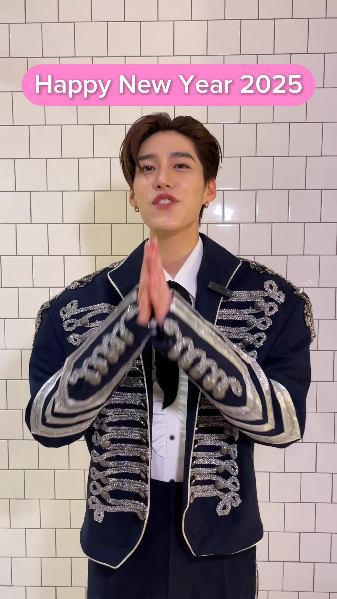 Happy New Year 2025 🎉🎊 น้องลาซพาพี่พีพี มาอวยพรปีใหม่เป็นของขวัญให้ทุกคนด้วยย ✨💙 ขอให้ปีนี้ทุกคนมีแต่ความสุข เจอแต่สิ่งดีๆ สุขภาพแข็งแรง คิดอะไรก็สมปราถนาน้า 🥳สุดท้ายปีนี้ อย่าลืมมาช้อปกับพี่พีพีและ Lazada กันเยอะๆนะทุกคนน 🩷💙#LazadaTH #PPKritt https://t.co/FZmoClLWjP
