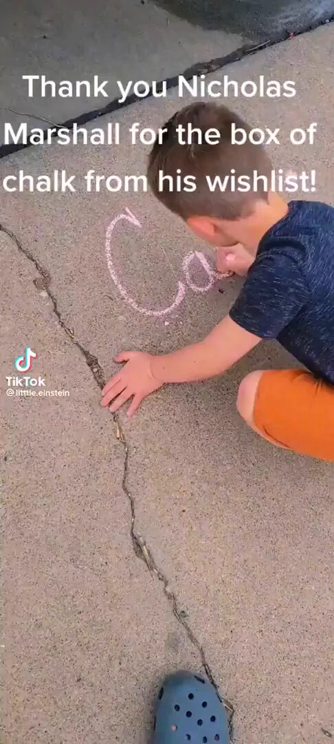 This 5 year old autistic boy has memorized all these font styles with their names and likes to draw them with chalk https://t.co/BNBRGiwU7M