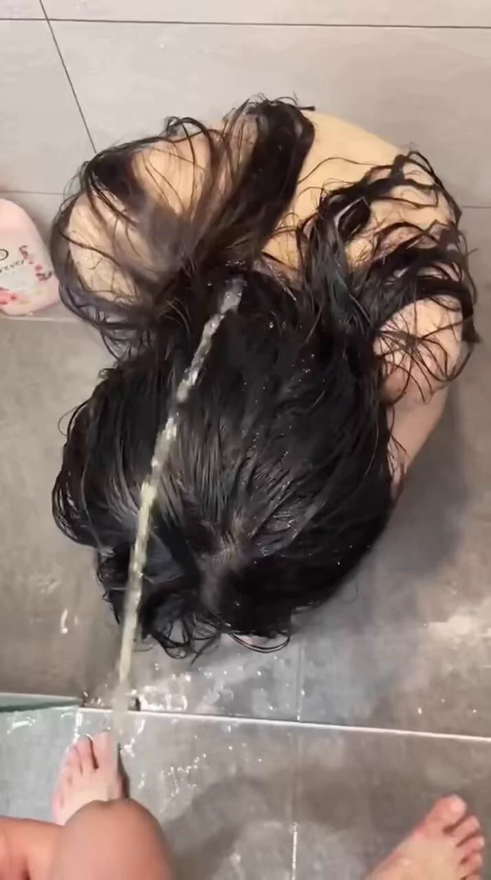 今天又是给我们小区这个单男主人当马桶撒尿的一天，先是给主人做骚母狗让主人操爽了之后再拿来当性玩具虐，这种身心被同时都虐的快感是所有女人永远都体会到的刺激😋 https://t.co/uRNYrRkFEi