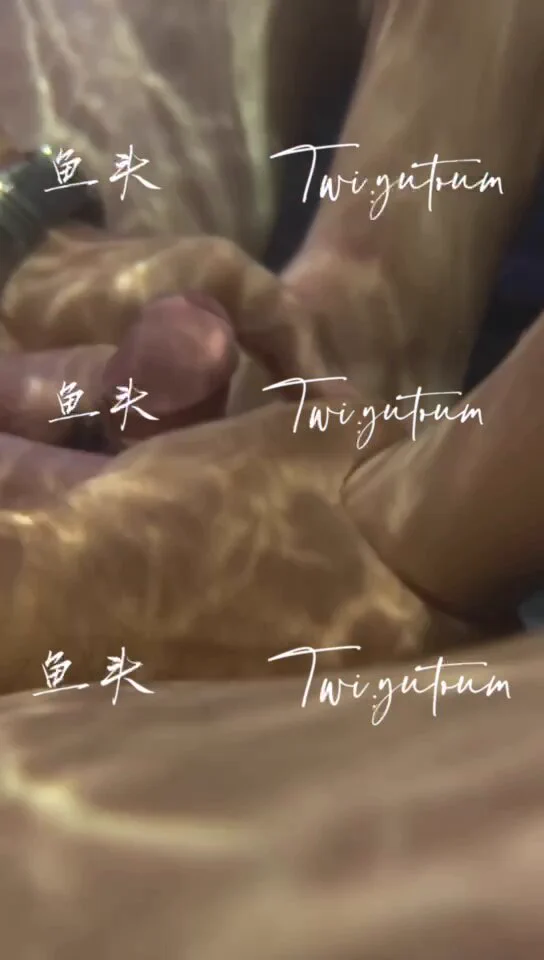 拍摄完后摄影说好累，一起泡个温泉，用穿了一天高跟鞋的脚脚和摄影师的唧唧抚摸，摄影爽的水下射了白浊的精液……好色情……@MaecMax@DaecMax@GaecMax@WaecMax#小妹の日常 https://t.co/ZeqN3tdQoq