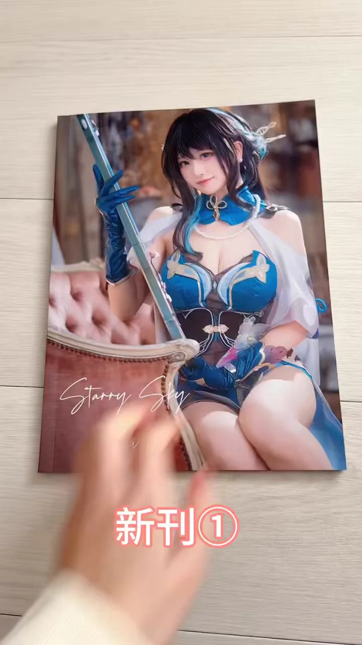 新刊とグッズの動画です🎥 https://t.co/o31pQ9P7TM