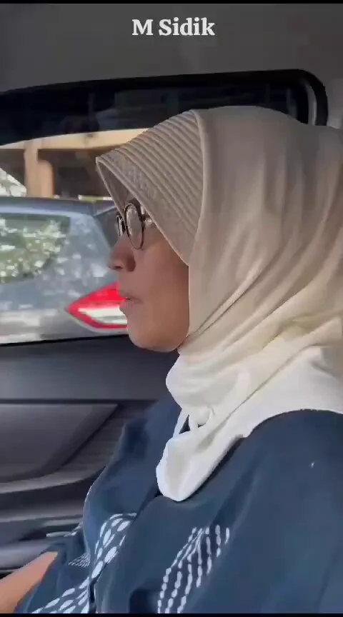Ini ibu menasehati Anak Wanitanya yg sudah diajarkan Orang tua BETAWI tempo DOELOE dg Syari'at ISLAMSekarang Orang tua takut sama Anak dan kalo kita lihat Anak perawan sekarang dibawa kesana kesini sampai pagi dan sampai lecek Ortu nyaBiasa2 saja Na'uzubillah 😱 https://t.co/EmB1xQjEN4
