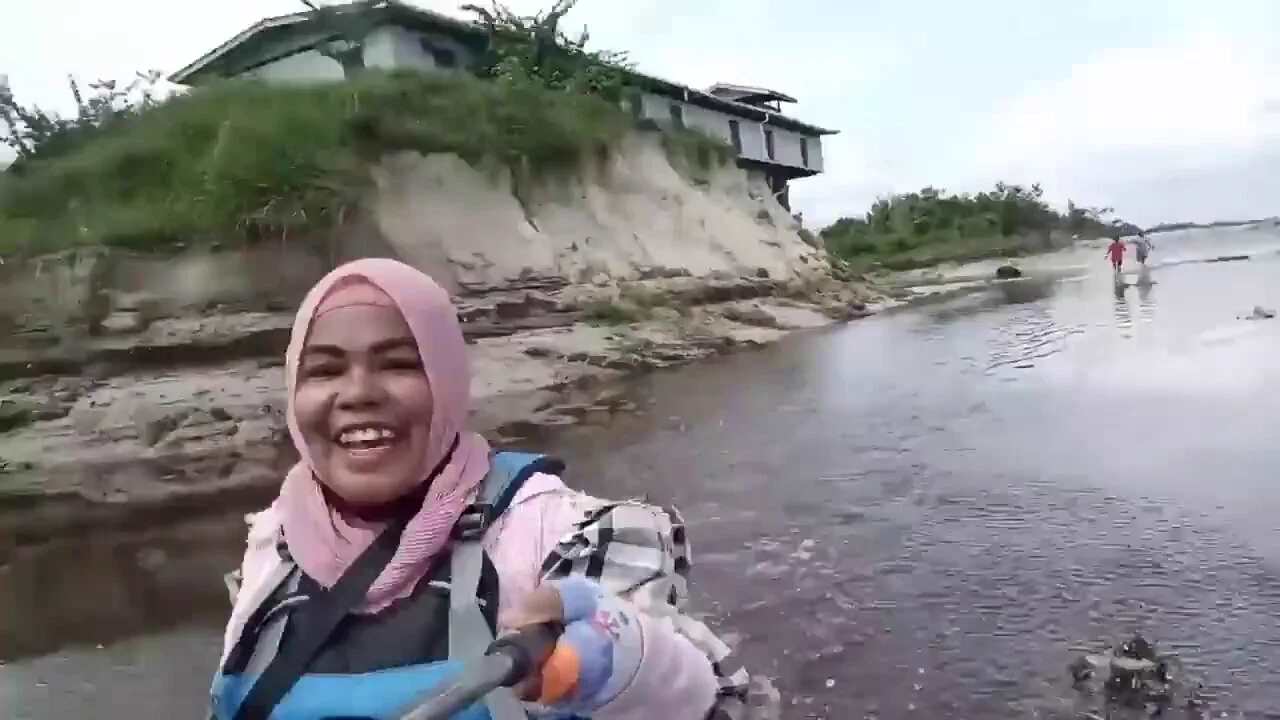 Vlog tsunami 🤣🤦 https://t.co/ak7fVYIO7z