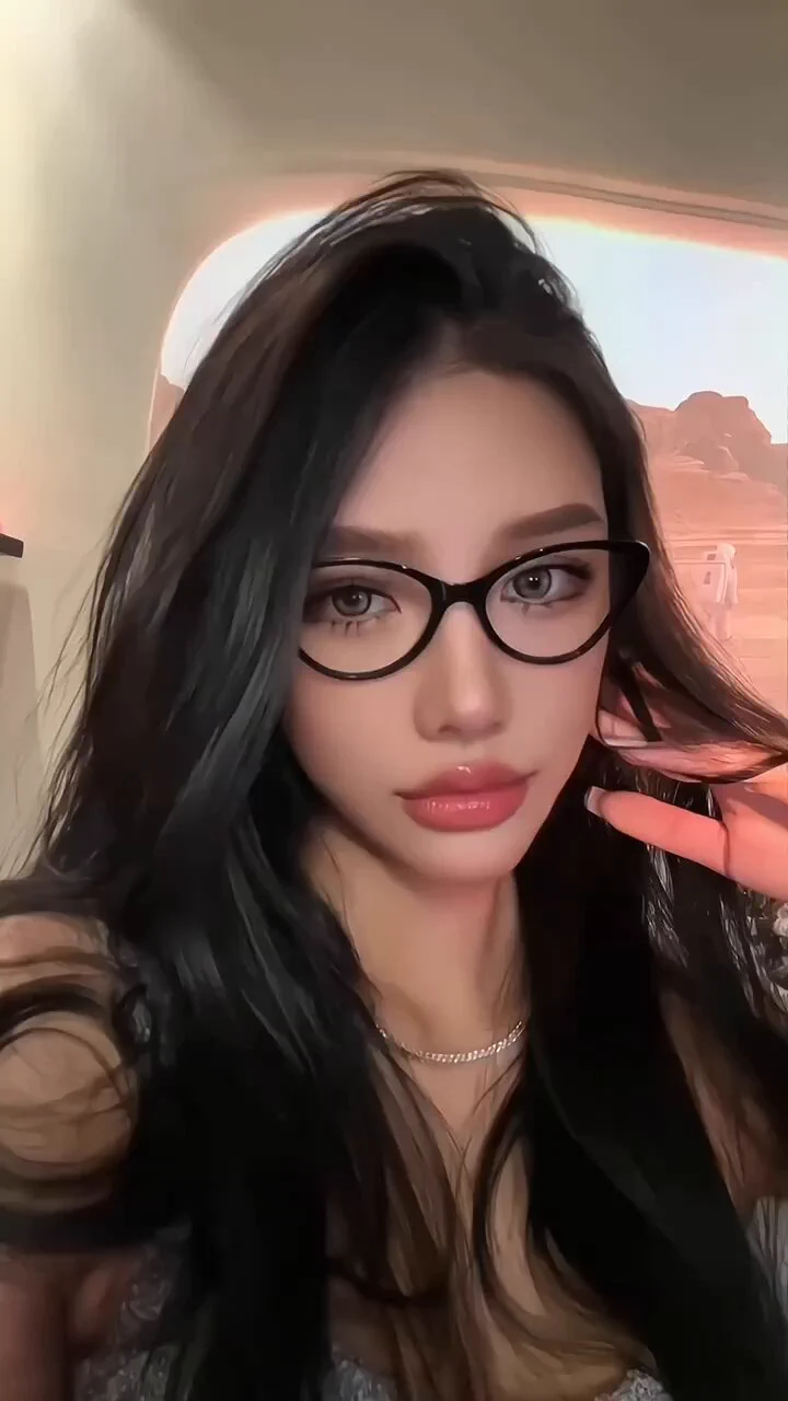 🌿Shanghai🔝🇺🇸硕士在读 00年混血俄罗斯¼常年健身保持自律腰臀比腹肌蜜桃臀178CM 36D 美国长大 英语流利爱好舞蹈高尔夫读人性哲学类书籍高认知情商高身材好浓颜芭芘辣妹发音非纯正纽约腔均为假冒～约会流程请查看置顶推文Tg全国交流群☞https://t.co/6y3Zqu037G https://t.co/jggaVmTiiD