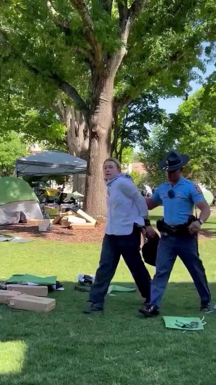 Give this man a raise immediately https://t.co/XWbLDQR22o