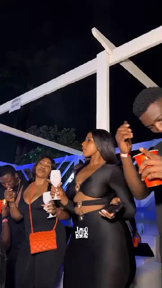 Detty December in Accra, Ghana 🇬🇭🎥 @Loudbois_ https://t.co/CTosfZoYGT