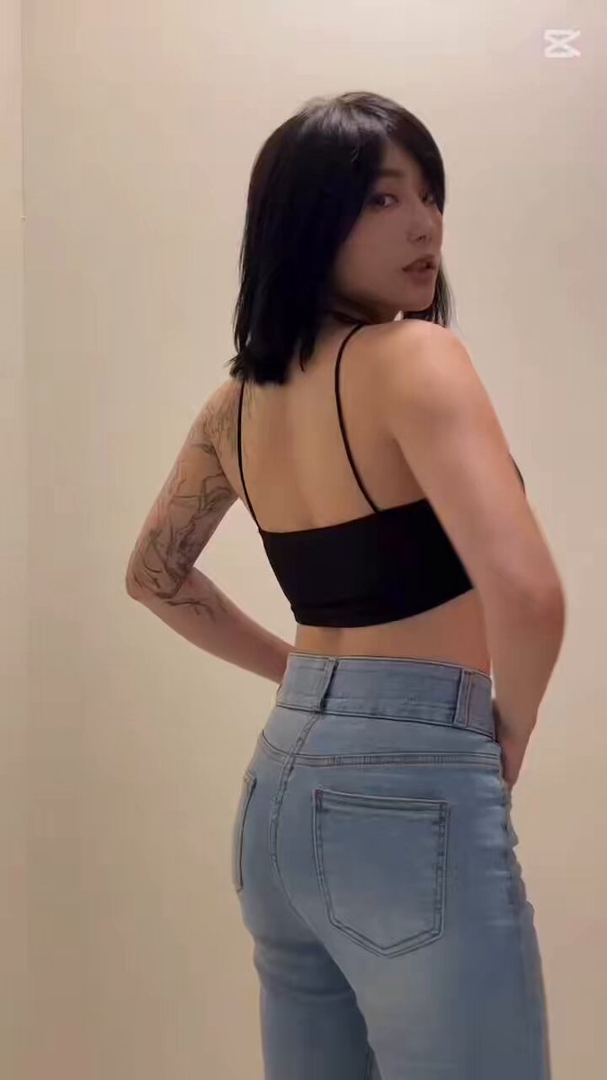 把家裡當成試衣間了🤪
這件看起來如何
#卡利 #暗黑楊謹華 #NightCo #happynewyear https://t.co/fWmKuUJfuh