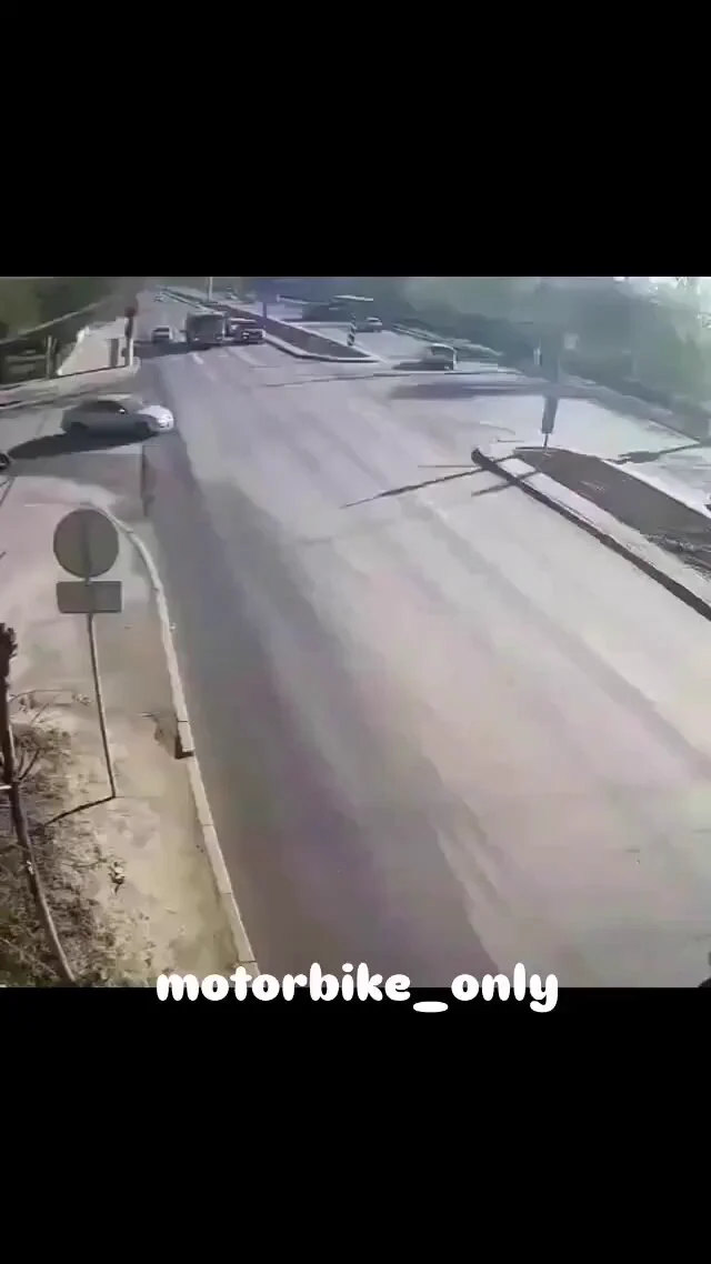 Comment aurait-il pu prévoir ce quiallait lui arriver ?? 🤯😱https://t.co/9sGvNCbveg