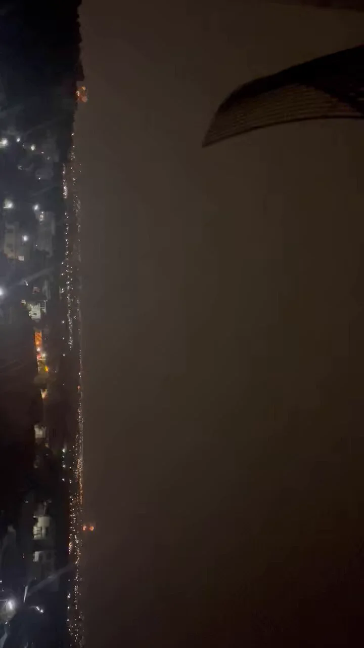 邊看煙火在我眼前綻放然後戴著耳機邊聽杰倫的歌是何等幸福的事😭，整個好浪漫～ https://t.co/woFe1z3A2C
