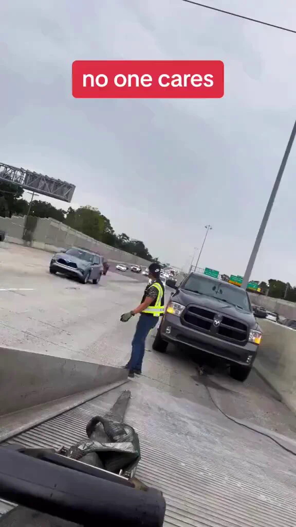 Un dépanneur démontre à quel point le remorquage sur l'autoroute peut être dangereux https://t.co/2s9tnvSoGJ