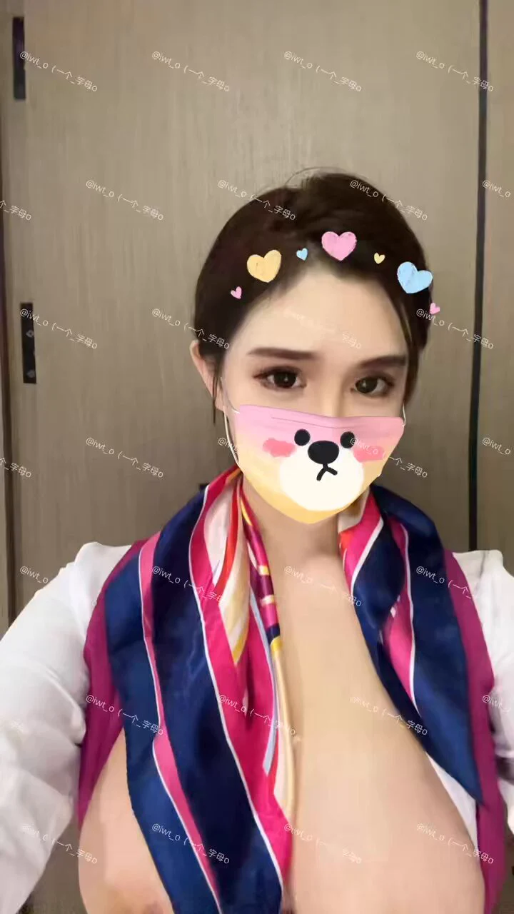 猜猜奶子上白色的东西是什么？猜对巨婴老师给粉丝宝宝奖励💕(另外说一嘴，什么时间本宝宝能破10万粉丝啊，想体验当网黄的感觉😆走过路过的哥哥姐姐们都要给我点个关注，让我体验一下好不好啦o(≧v≦)o）@SMlnZhi @SMlnZhl https://t.co/kAmUo9o0kO