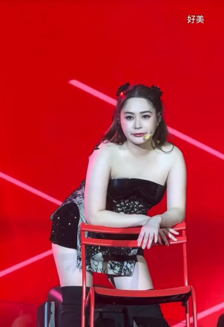 曾经多少人的女神 https://t.co/U4YFIUMK2c