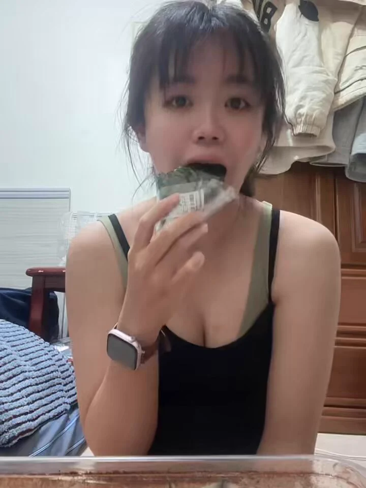怎麼今天才2號呢！！！能不能時間飛快一點到10號啊😤狗狗想要領薪水啊(;´༎ຶД༎ຶ`) https://t.co/Fph2aanVrZ