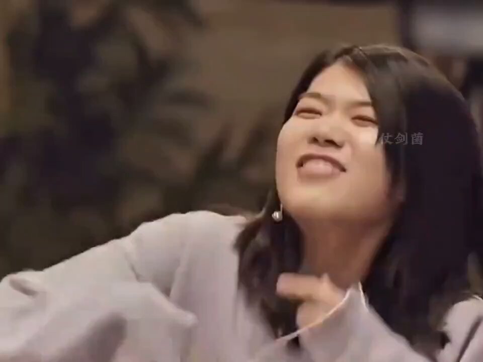 邓紫棋的三观真的太正了。当所有人都浑浊的时候，清澈反而是一种罪？ https://t.co/AWuHfyxiym