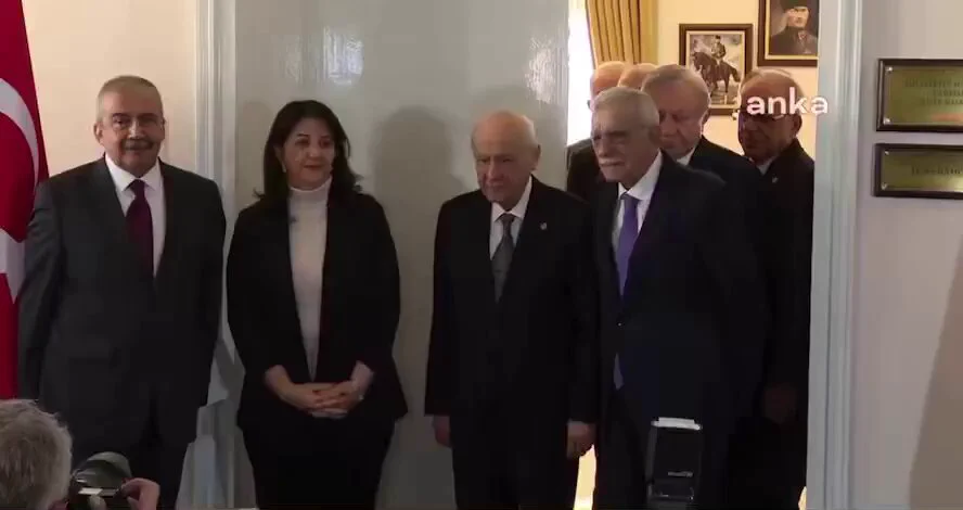 #SONDAKİKA | 40 dakikalık Devlet Bahçeli ve DEM Parti görüşmesi sona erdi. https://t.co/FEVIYdLjFE