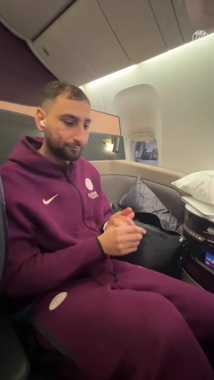 ✈️ @donnarumma, bonne année et bon vol ! #PSGVisitQatarTour2025 🇶🇦 https://t.co/j5Ktv2Lz69