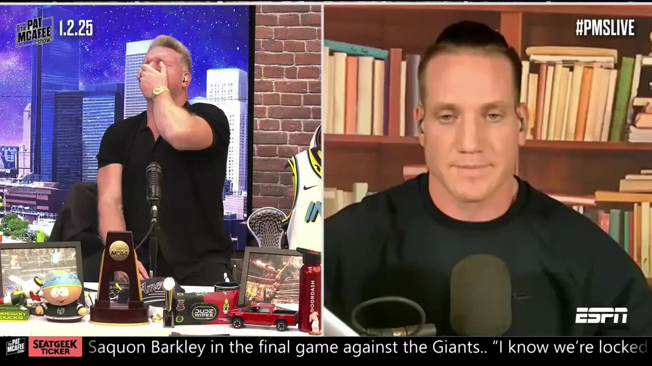 "Axl is feeling a lot better &amp; he stopped puking" 😂😂 @OfficialAJHawk #PMSLive https://t.co/50T91JwDos