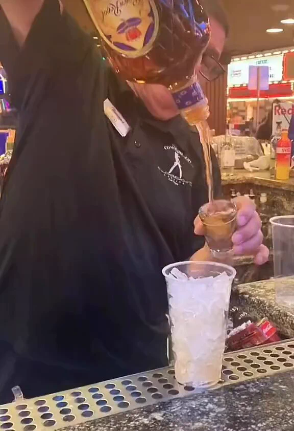 I love a “this ain’t my liquor” ass bartender 😂 https://t.co/OnBO0Pqj0c