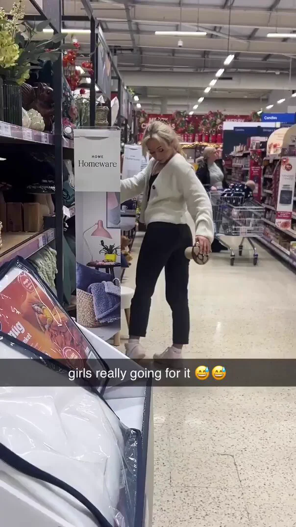 Come on!! 🤢 https://t.co/XCFQiAVIGc