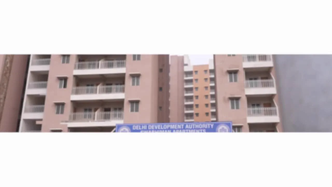 झुग्गियों की गंदगी से दूर स्वच्छ, स्वस्थ और स्वाभिमान पूर्ण भविष्य के स्वप्न को पूरा करती मोदी सरकार।मोदी सरकार अपने हर वादे को पूरा करने के लिए जानी जाती है। दिल्ली में कई सालों से झुग्गियों में गंदगी के बीच जीवन बसर करने वाले बहनों-भाइयों के खुद के मकान का सपना साकार करते हुए आज मोदी जी ने 1,675 नवनिर्मित फ्लैटों की चाबियाँ झुग्गी वासियों को सौंपी। इससे पहले 2022 में 3,024 EWS फ्लैट मोदी जी ने झुग्गी वासियों को समर्पित किए।‘जहाँ झुग्गी, वहीं मकान’ अभियान के द्वारा मोदी सरकार सभी झुग्गी वासियों को पक्का मकान देने के लिए प्रतिबद्ध है।#दिल्ली_चली_मोदी_के_साथ