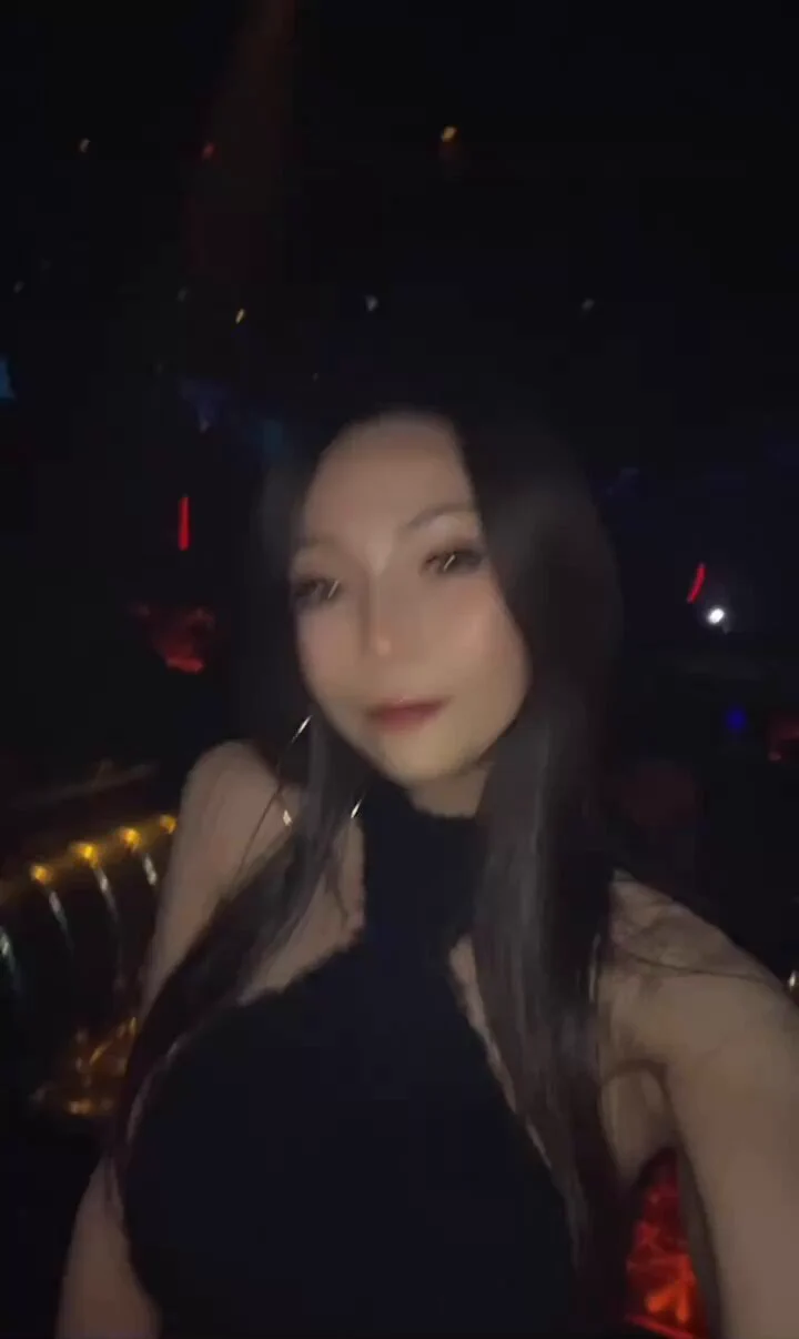 明天又要拍新的色情作品了🔞有購買作品的明天可以跟我視訊喔😍黑絲配上色情睡衣保證讓你們硬硬的😈你們越硬我越愛啦❤️#淫蕩G奶色情作品 https://t.co/KyQqG1C4V5