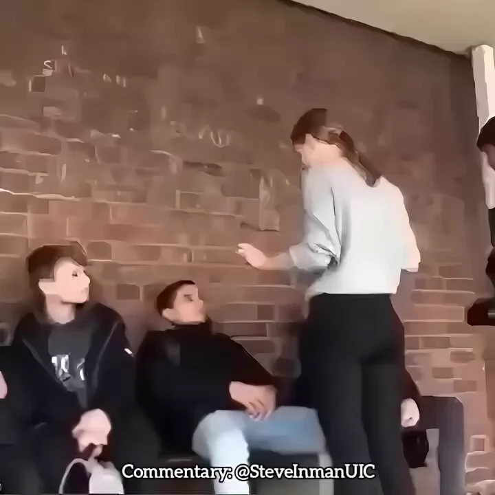 Should've kept her hands to herself. https://t.co/gd77vnyBS6