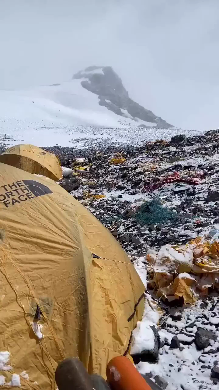 Mount Everest covered in waste, including 12,000 kilos of human excrement 🤬 https://t.co/PrwlT1ADf6