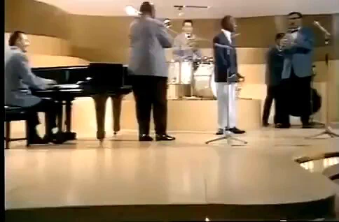 Beautiful song and iconic voice ... https://t.co/egV7S5vEOA