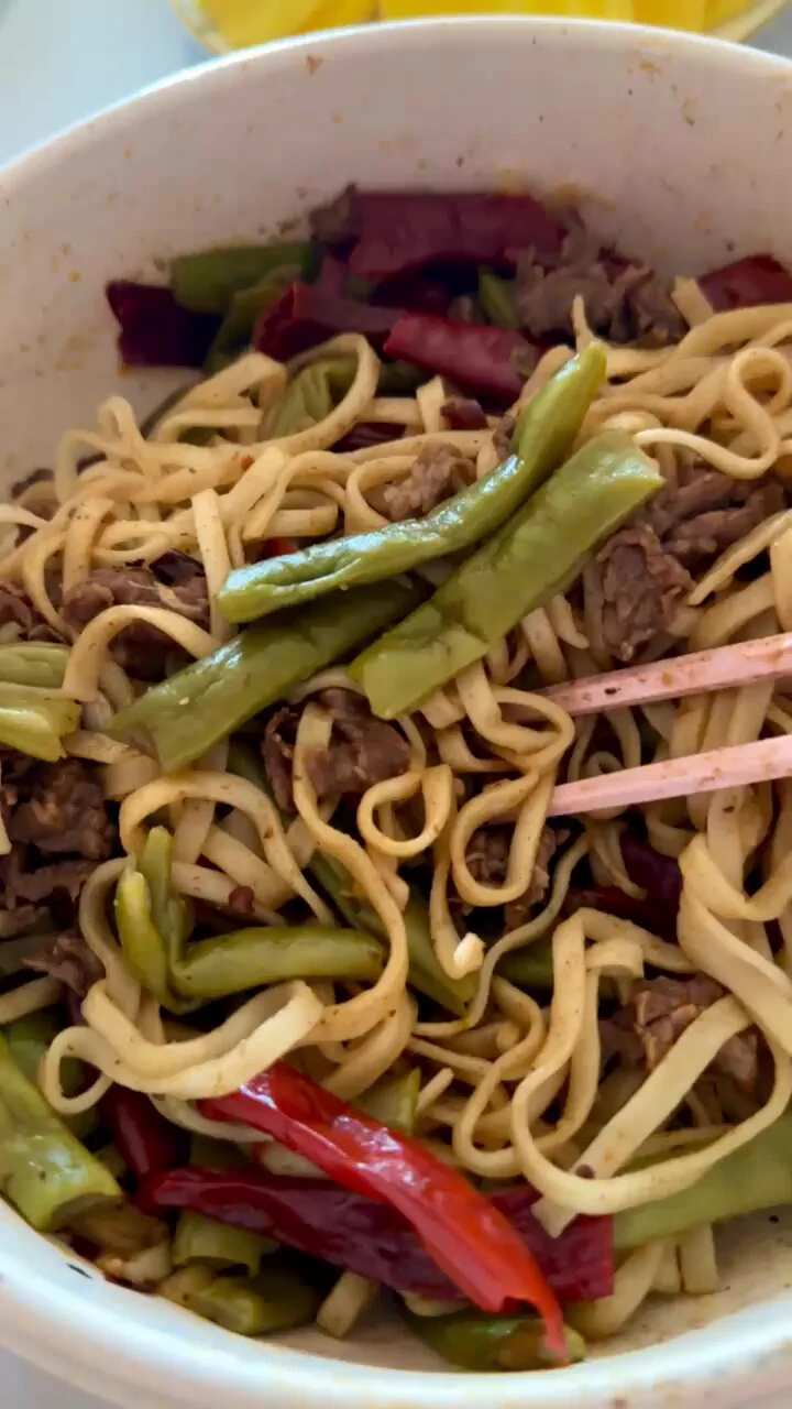 好久没下厨了吃不惯外面的豆角焖面太油了还是我做的最好吃嘻嘻嘻૮(˶ᵔᵕᵔ˶)ა大家今天都吃什么好吃哒🥰 https://t.co/sKx4buZ6ap