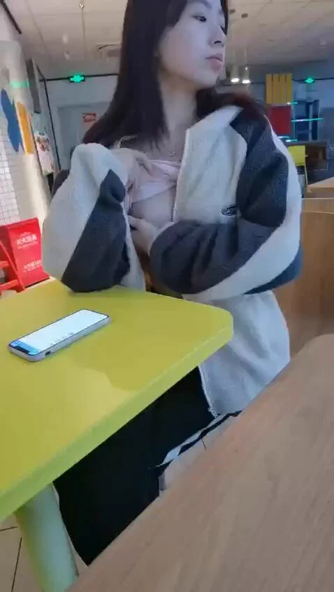 【女友调教成母狗】露出部分最牛逼的是那段全裸拿外卖 天台上给外卖大叔口交 大叔的小黄帽很显眼 想要资源的可以评论区留言#露脸 投稿：@ShiGuang1226 @jav_hihi_ @laga27439 https://t.co/i3M1kSoYFd